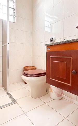 Casa à venda com 143m², 2 quartos e 2 vagas Casa à venda com 143m², 2 quartos e 2 vagasBanheiro Social 3