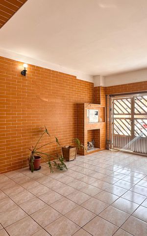 Casa à venda com 143m², 2 quartos e 2 vagas Casa à venda com 143m², 2 quartos e 2 vagasGaragem