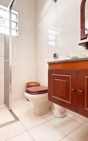 Casa à venda com 143m², 2 quartos e 2 vagas Casa à venda com 143m², 2 quartos e 2 vagasBanheiro Social