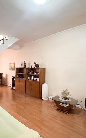 Casa à venda com 143m², 2 quartos e 2 vagas Casa à venda com 143m², 2 quartos e 2 vagasSala