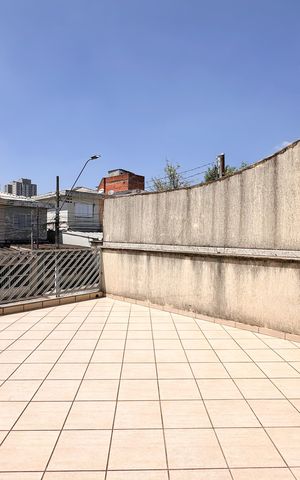Casa à venda com 143m², 2 quartos e 2 vagas Casa à venda com 143m², 2 quartos e 2 vagasSacada do Quarto 2