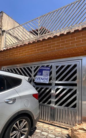 Casa à venda com 143m², 2 quartos e 2 vagas Casa à venda com 143m², 2 quartos e 2 vagasFachada