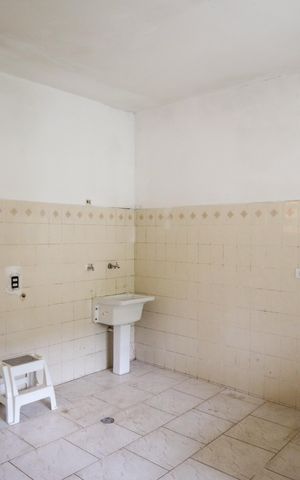 Casa para alugar com 334m², 4 quartos e 4 vagas Casa para alugar com 334m², 4 quartos e 4 vagasEdicula Cozinha