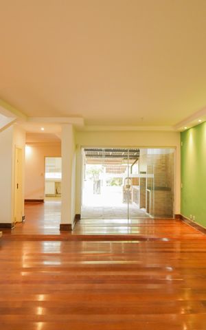 Casa para alugar com 334m², 4 quartos e 4 vagas Casa para alugar com 334m², 4 quartos e 4 vagasSala 1