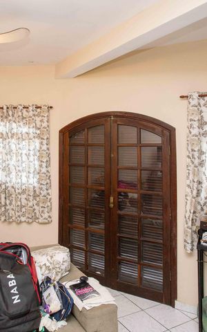 Casa à venda com 460m², 4 quartos e 3 vagasSala