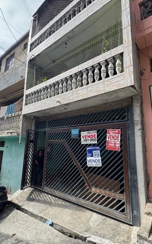 Casa à venda com 236m², 4 quartos e 2 vagas Casa à venda com 236m², 4 quartos e 2 vagasFachada com PLACA GRANDE