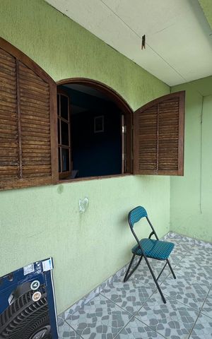 Casa à venda com 236m², 4 quartos e 2 vagas Casa à venda com 236m², 4 quartos e 2 vagasVaranda