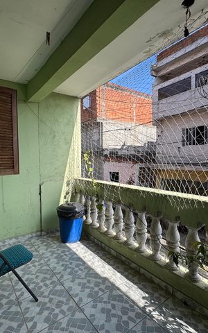Casa à venda com 236m², 4 quartos e 2 vagas Casa à venda com 236m², 4 quartos e 2 vagasVaranda