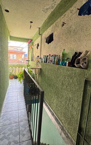 Casa à venda com 236m², 4 quartos e 2 vagas Casa à venda com 236m², 4 quartos e 2 vagasCorredor