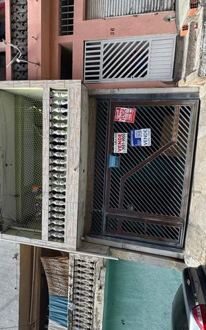 Casa à venda com 236m², 4 quartos e 2 vagas Casa à venda com 236m², 4 quartos e 2 vagasFachada com PLACA GRANDE
