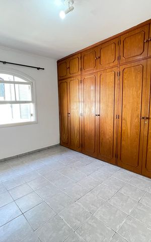 Casa para alugar com 253m², 4 quartos e 2 vagasQuarto 1