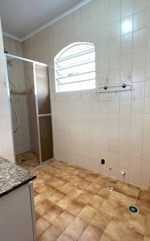 Casa para alugar com 253m², 4 quartos e 2 vagasBanheiro 2