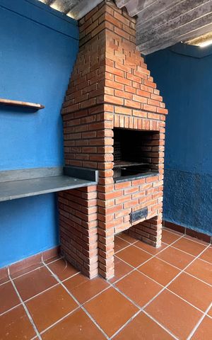 Casa para alugar com 253m², 4 quartos e 2 vagasQuintal