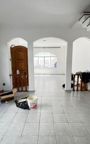 Casa para alugar com 253m², 4 quartos e 2 vagasSala