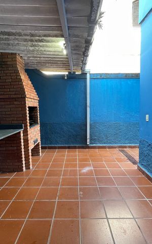 Casa para alugar com 253m², 4 quartos e 2 vagasQuintal