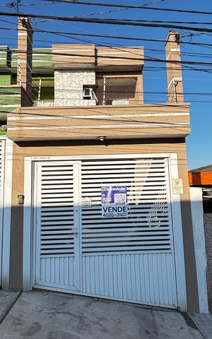 Casa à venda com 102m², 2 quartos e 2 vagasFachada