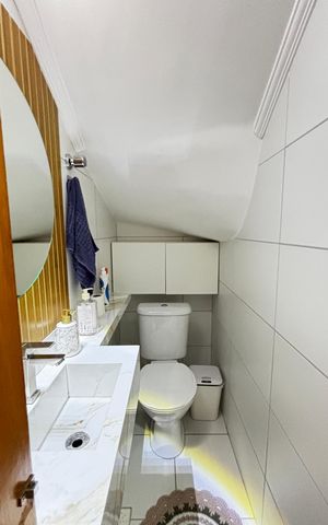 Casa à venda com 102m², 2 quartos e 2 vagasLavabo