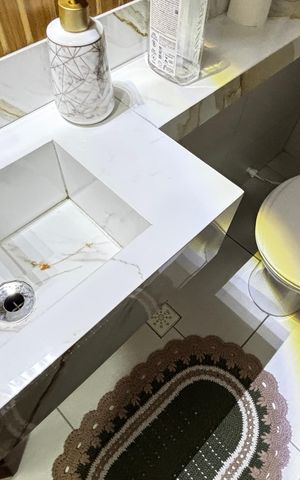Casa à venda com 102m², 2 quartos e 2 vagasLavabo