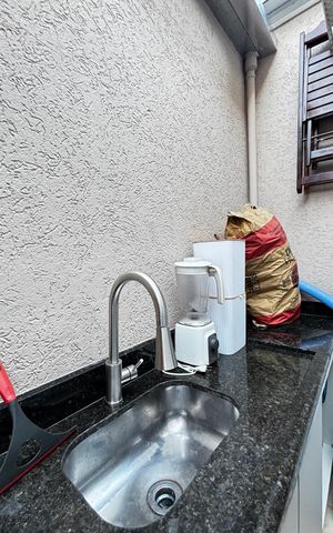 Casa à venda com 102m², 2 quartos e 2 vagasArea de Serviço