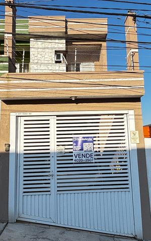 Casa à venda com 102m², 2 quartos e 2 vagasFachada