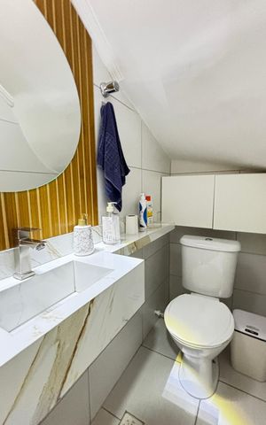 Casa à venda com 102m², 2 quartos e 2 vagasLavabo