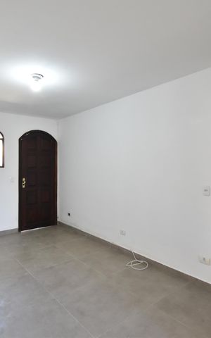 Casa para alugar com 55m², 1 quarto e 2 vagasSala