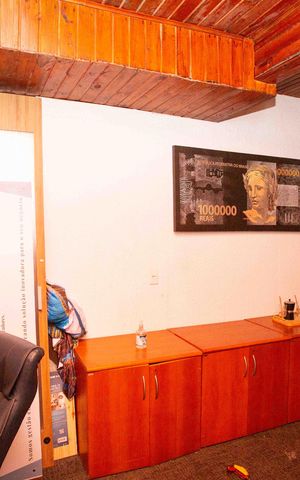 Casa à venda com 251m², 3 quartos e 2 vagasEscritório