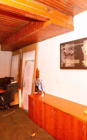 Casa à venda com 251m², 3 quartos e 2 vagasGaragem