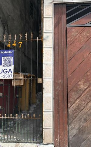 Casa para alugar com 32m², 1 quarto e sem vaga Casa para alugar com 32m², 1 quarto e sem vagaFachada + placa