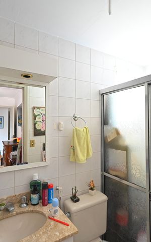 Apartamento à venda com 74m², 3 quartos e 1 vagaBanheiro da Suíte