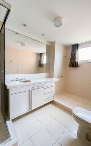 Apartamento para alugar com 162m², 3 quartos e 2 vagas Apartamento para alugar com 162m², 3 quartos e 2 vagasBanheiro social