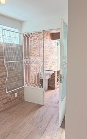 Casa para alugar com 50m², 2 quartos e 1 vagaHall
