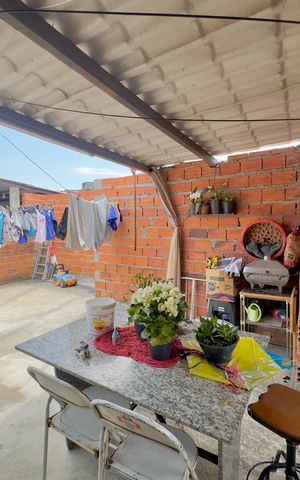 Casa à venda com 50m², 3 quartos e sem vaga Casa à venda com 50m², 3 quartos e sem vagaQuintal