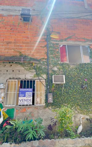 Casa à venda com 50m², 3 quartos e sem vaga Casa à venda com 50m², 3 quartos e sem vagaPlaca instalada na fachada do imóvel
