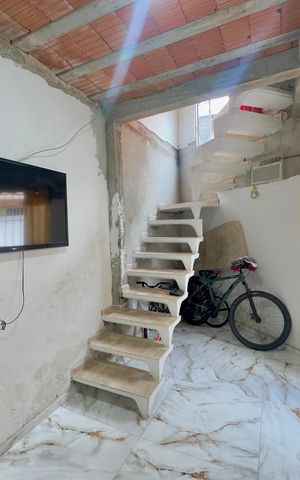 Casa à venda com 50m², 3 quartos e sem vaga Casa à venda com 50m², 3 quartos e sem vagaSala