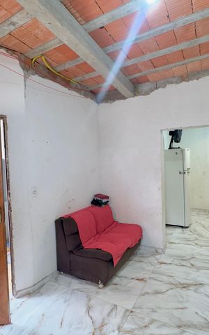 Casa à venda com 50m², 3 quartos e sem vaga Casa à venda com 50m², 3 quartos e sem vagaSala