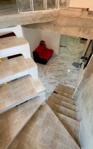 Casa à venda com 50m², 3 quartos e sem vaga Casa à venda com 50m², 3 quartos e sem vagaEscada