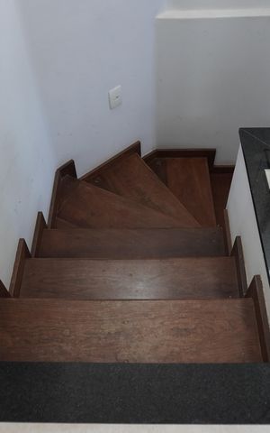 Casa à venda com 325m², 4 quartos e sem vagaEscada