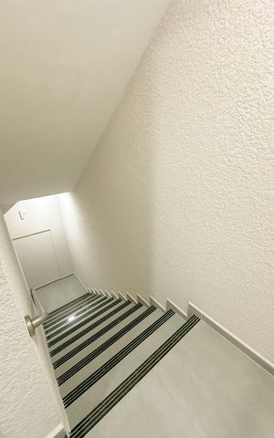 Apartamento para alugar com 62m², 2 quartos e 1 vagaEscada