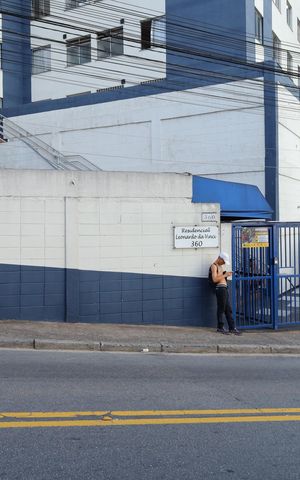 Apartamento para alugar com 50m², 3 quartos e 1 vagaPLaca GRANDE instaLada na fachada do condomínio, dia 30.09.2026 - Código da placa: EWTB-930