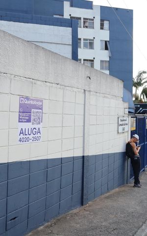 Apartamento para alugar com 50m², 3 quartos e 1 vagaPLaca GRANDE instaLada na fachada do condomínio, dia 30.09.2026 - Código da placa: EWTB-930