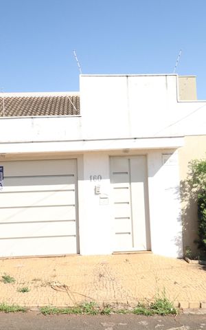 Casa para alugar com 250m², 3 quartos e 3 vagasFachada