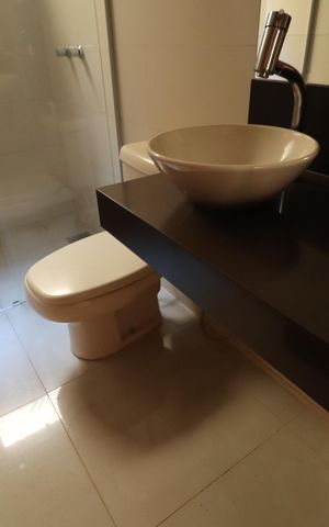 Casa para alugar com 250m², 3 quartos e 3 vagasBanheiro Social