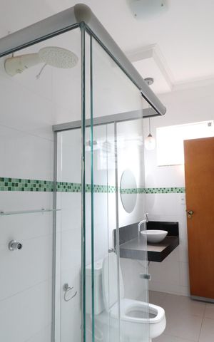 Casa para alugar com 250m², 3 quartos e 3 vagasBanheiro do Quarto 1 e 2