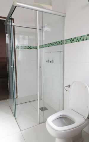 Casa para alugar com 250m², 3 quartos e 3 vagasBanheiro do Quarto 1 e 2
