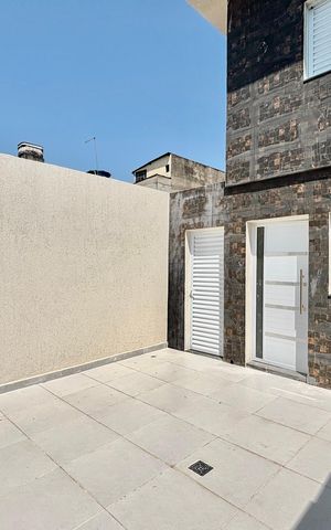 Casa à venda com 75m², 2 quartos e 2 vagasGaragem