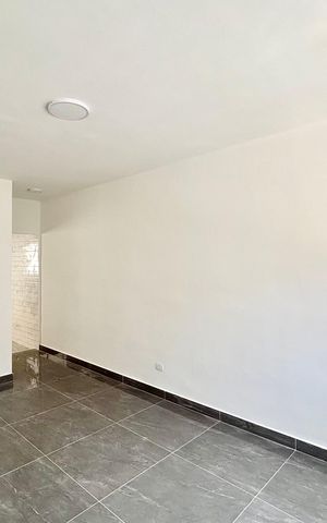 Casa à venda com 75m², 2 quartos e 2 vagasSala