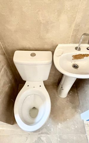 Casa à venda com 75m², 2 quartos e 2 vagasBanheiro