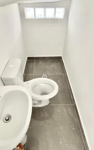 Casa à venda com 75m², 2 quartos e 2 vagasBanheiro