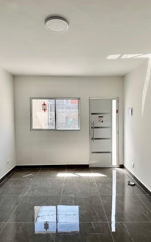 Casa à venda com 75m², 2 quartos e 2 vagasSala